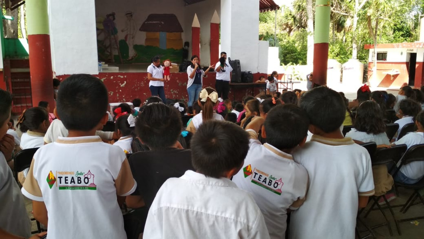 Visita a la primaria la primaria “Benito Juárez” en el municipio de Teabo