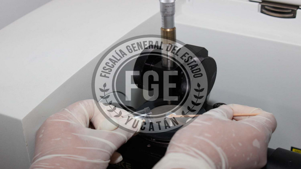 Con localizador electrónico, acusado de posesión de metanfetaminas