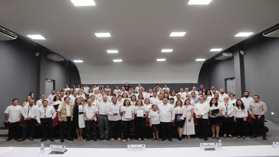 Reconocen antigüedad a servidores de la Fiscalía y llaman a seguir avanzando en atención a la ciudadanía