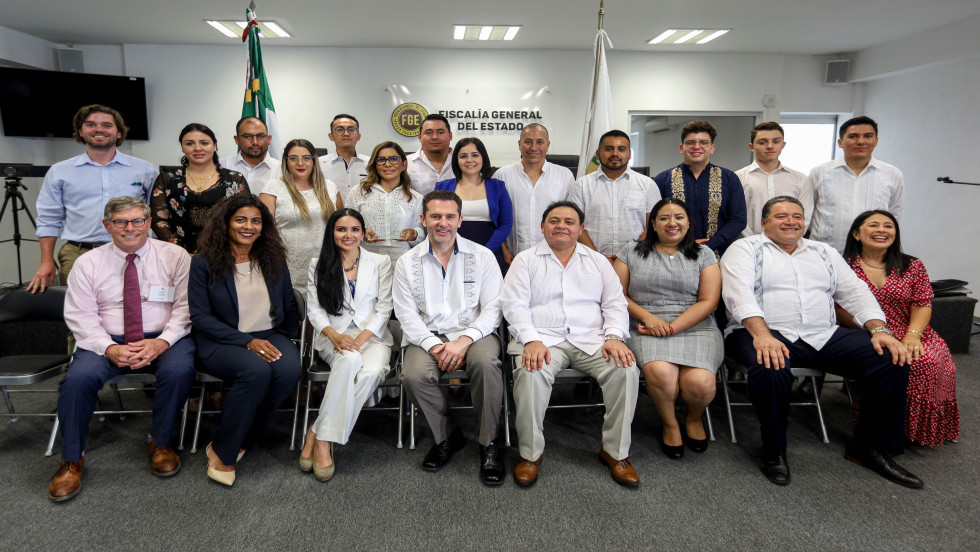 El compromiso de una constante preparación es con la sociedad yucateca: Juan Manuel León León