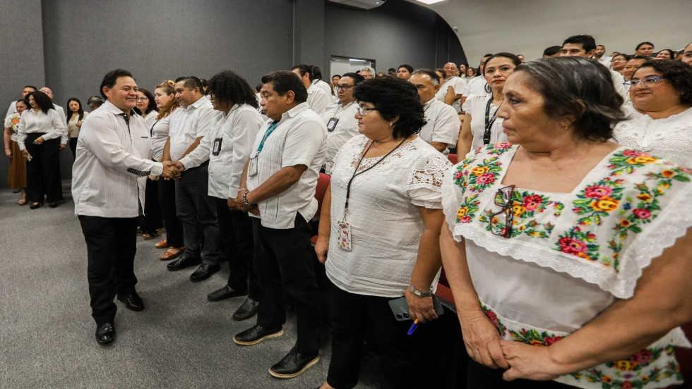 Reconoce la Fiscalía General del Estado la entrega y compromiso de 146 servidoras y servidores públicos