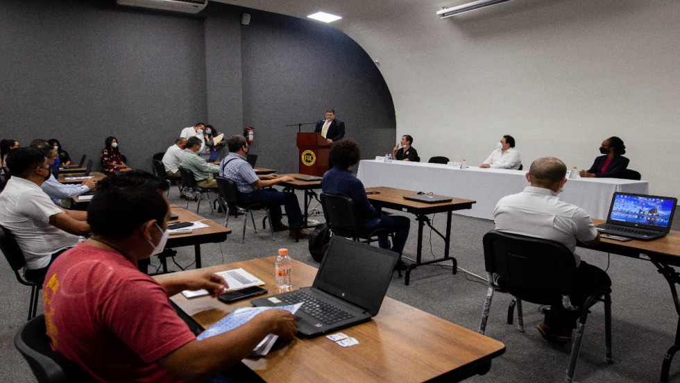 Especialistas de EU imparten curso sobre rastreo de armas en la FGE