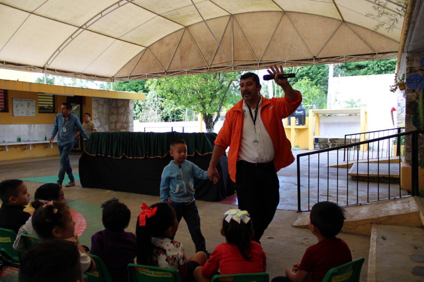 Visita al preescolar “Ángela González Benitez de la Peña” en Izamal