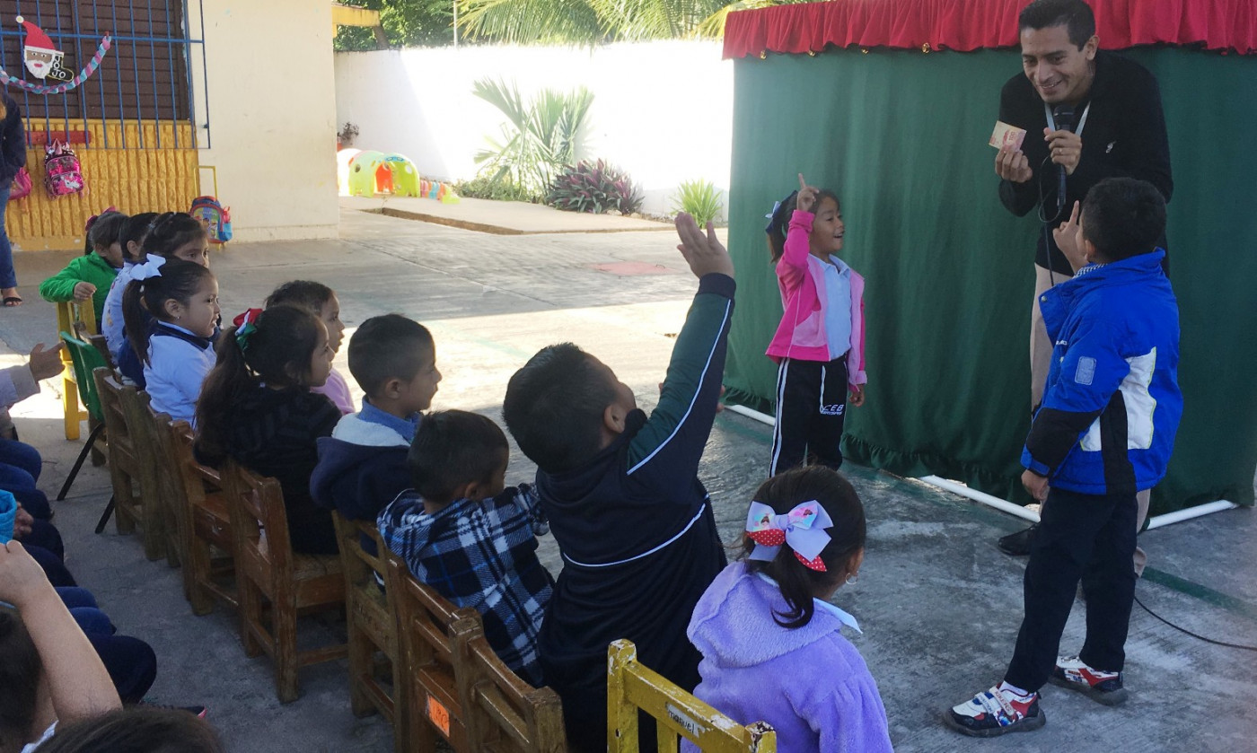 Programa Xux Donde Quiera Que Estés en el Jardín de niños Lorenzo Zavala