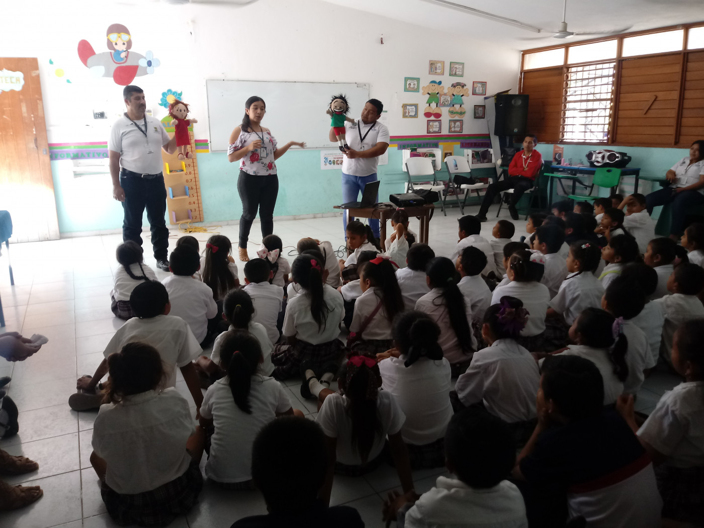 Visita a la primaria federal “Agustín Vadillo Cicero” ubicada en Mérida