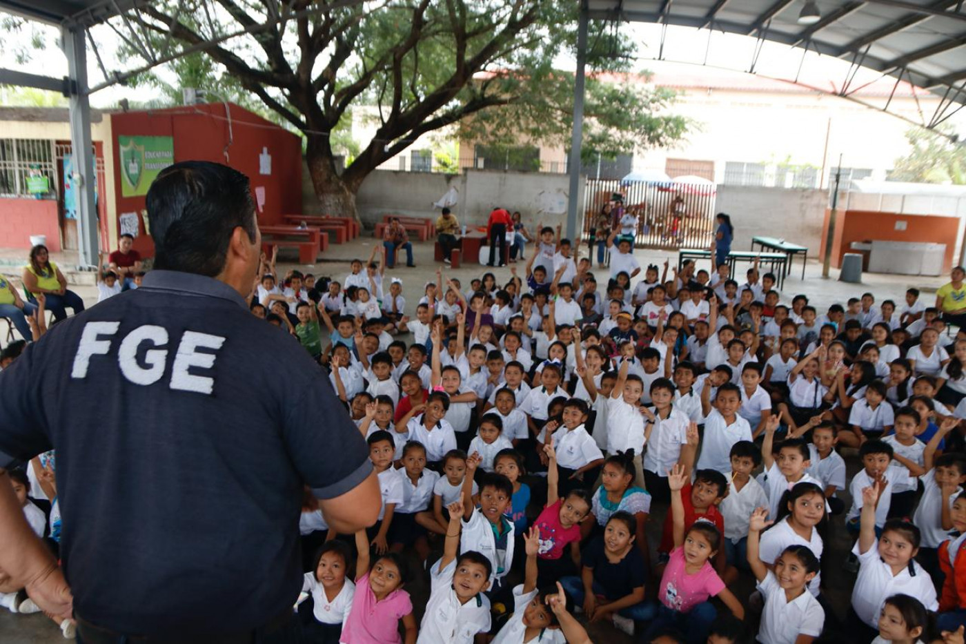 Visita a la escuela primaria Omar Guadalupe Lara Novelo  en Kanasín