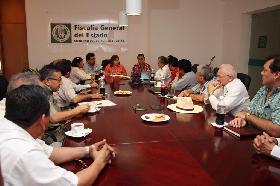 Barra de abogados se re&uacute;ne con la Fiscal General del Estado