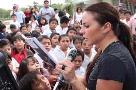 Embajadora de CNDH visit&oacute; el Refugio Casa Crisal, el poblado de Chochol&aacute; y una Escuela