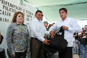 Anuncia Rolando Zapata incremento salarial para agentes de la Fiscal&iacute;a