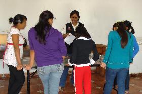 Especialistas de la Fiscal&iacute;a General instruyen a j&oacute;venes v&iacute;ctimas de abuso sexual