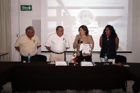 Se re&uacute;ne la Fiscal  con alumnos de la facultad de derecho en la UADY