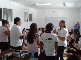 Previenen a estudiantes de secundaria y preparatoria sobre engaño a jóvenes