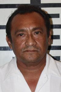 Aprehendido por aprovecharse de su hijastra y golpear a su mujer